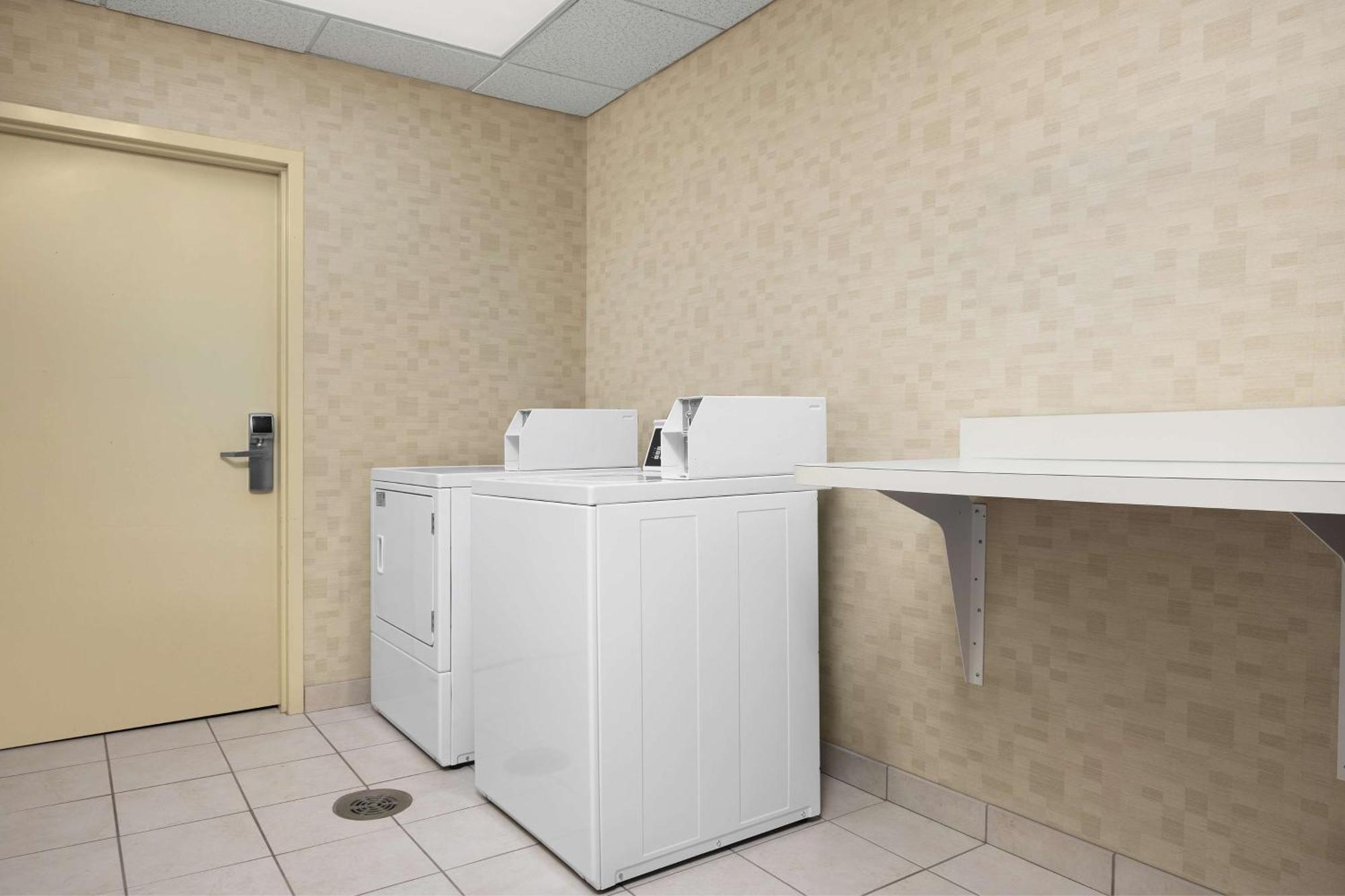 Hampton Inn Syracuse Clay Liverpool Extérieur photo